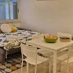 شقة Giuliva